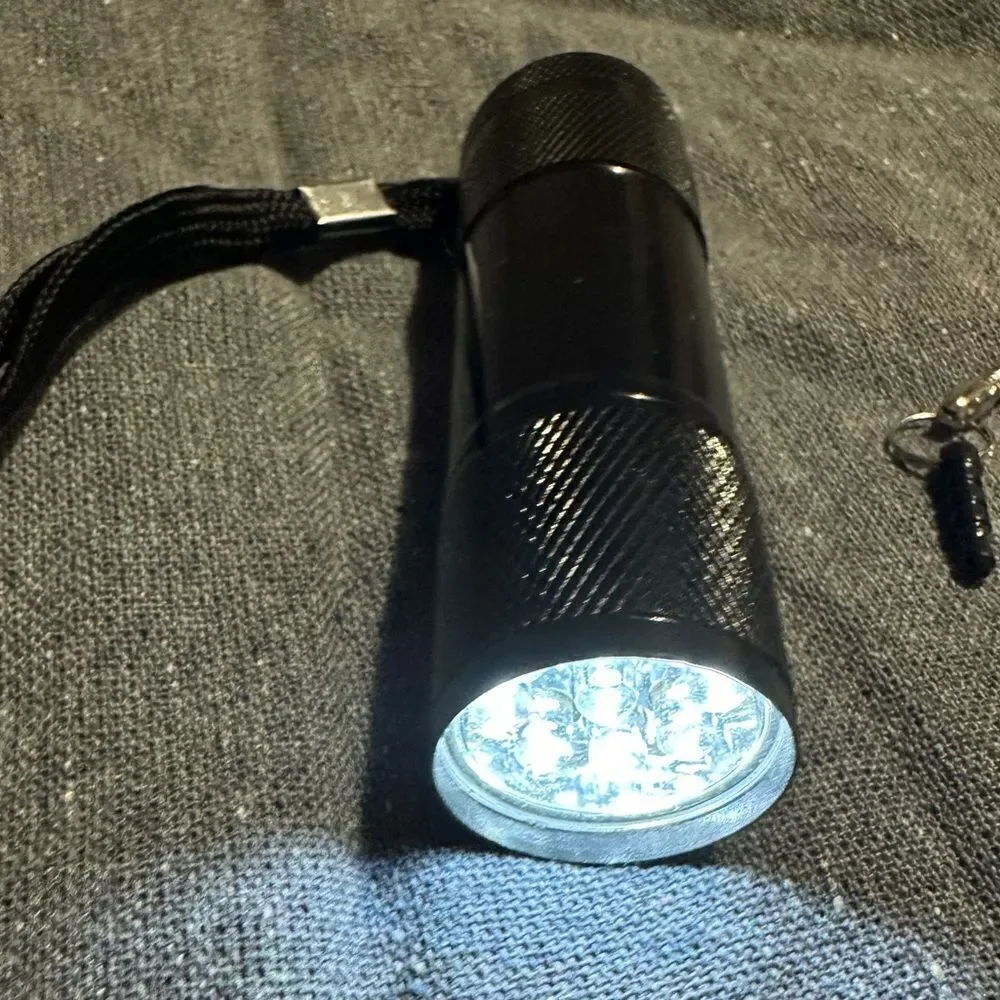Electronics Gadget Lot –Flashlight, Dual USB Car & Wall Chargers+Stylus Keychain